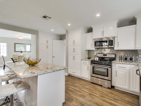 5th image of 1049 S Serenade Ave