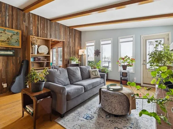 3232 W 15th St NW, Calgary, AB T2L 0K1