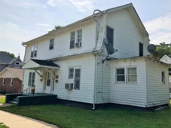 1202 Jackson Ave, Charleston, IL 61920