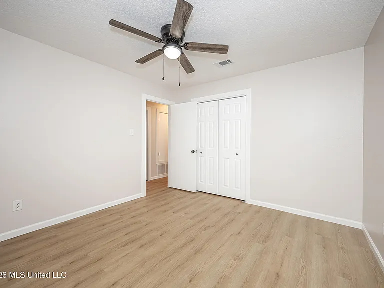 106 Booth Cir — Photo 31