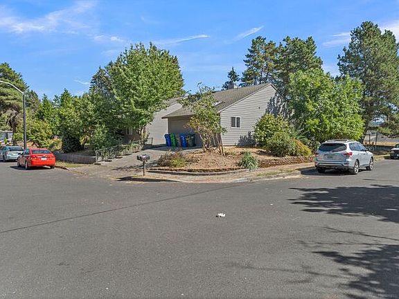 4th image of 2402 SE 9th Ct #2402