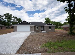 512 Pioneer Ln, Gentry, AR 72734