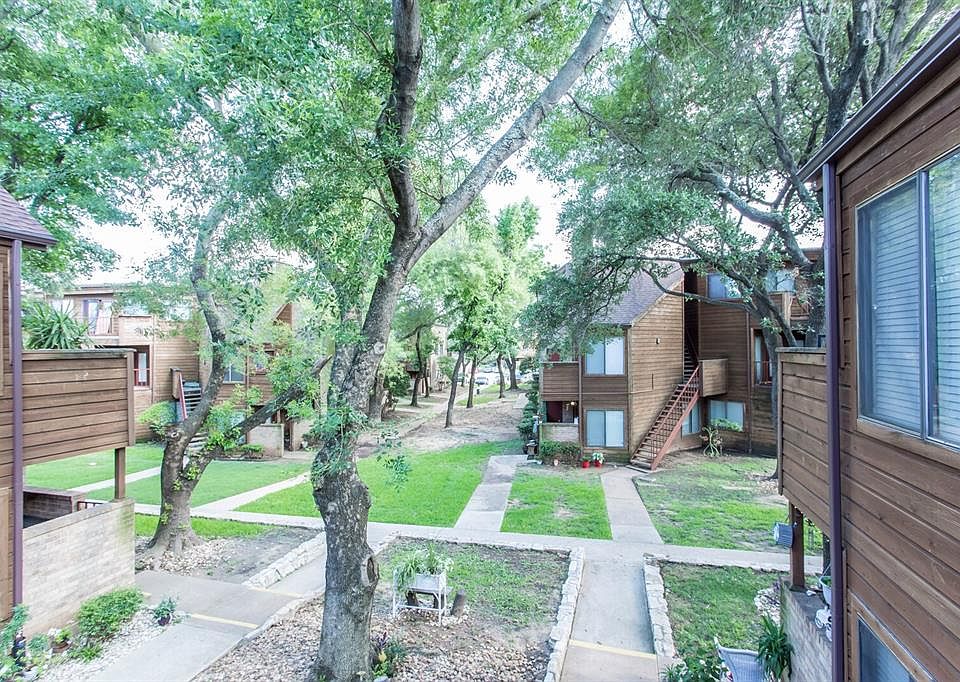 1st image of 2312 Balsam Dr APT A208