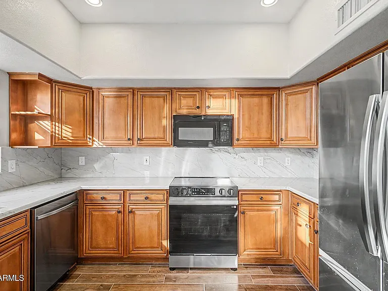 4522 E Rowel Rd — Photo 28