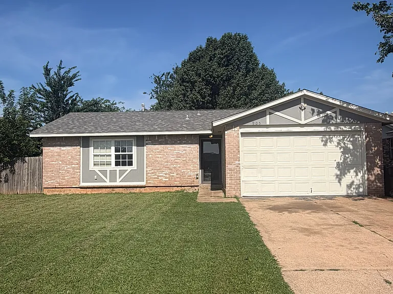 905 Craig Dr — Photo 1