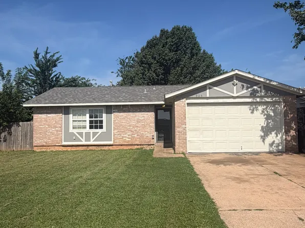 905 Craig Dr, Moore, OK 73160