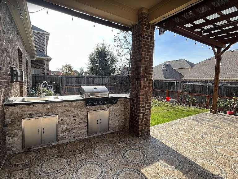 604 Darby Ln — Photo 21