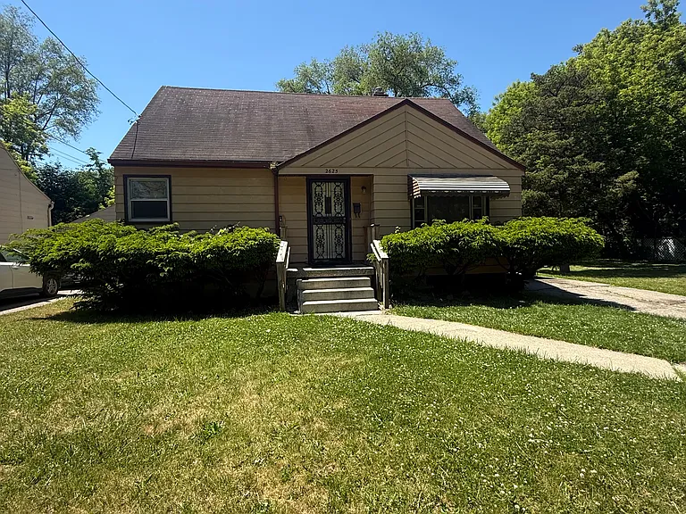 2625 Seneca St — Photo 1