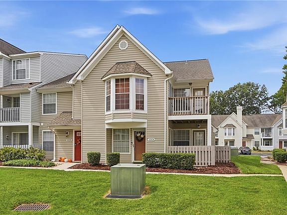 3rd image of 1004 Pebblewood Dr