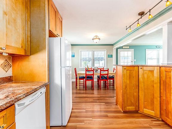 5th image of 1434 Simpson Ave #2