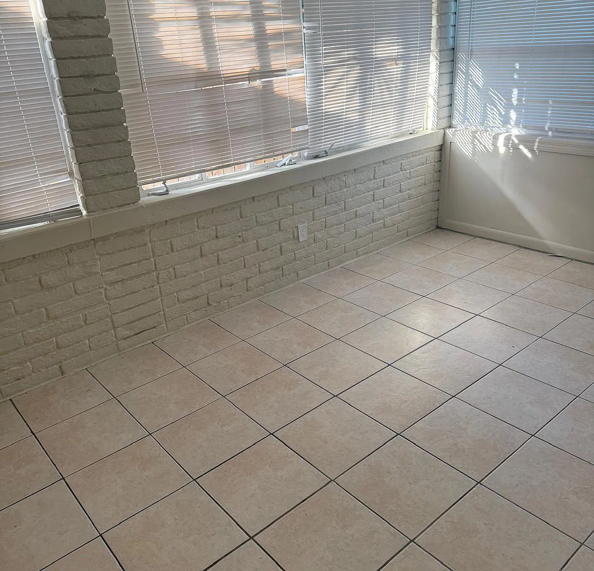 3 bed, 1.0 bath, 900 sqft, $1,500 — Photo 3