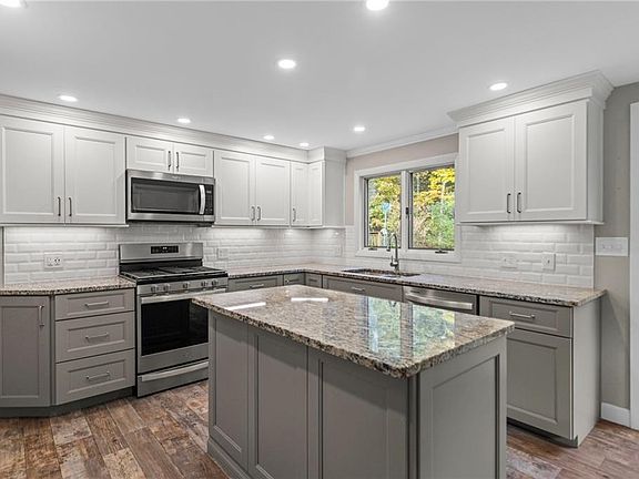 3rd image of 569 Hill Farm Rd