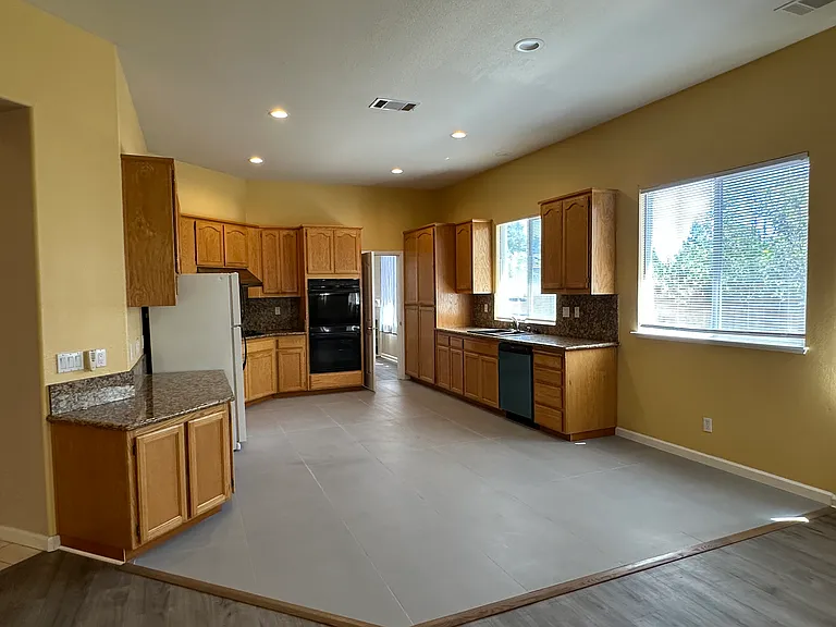1344 Mokelumne Dr — Photo 9