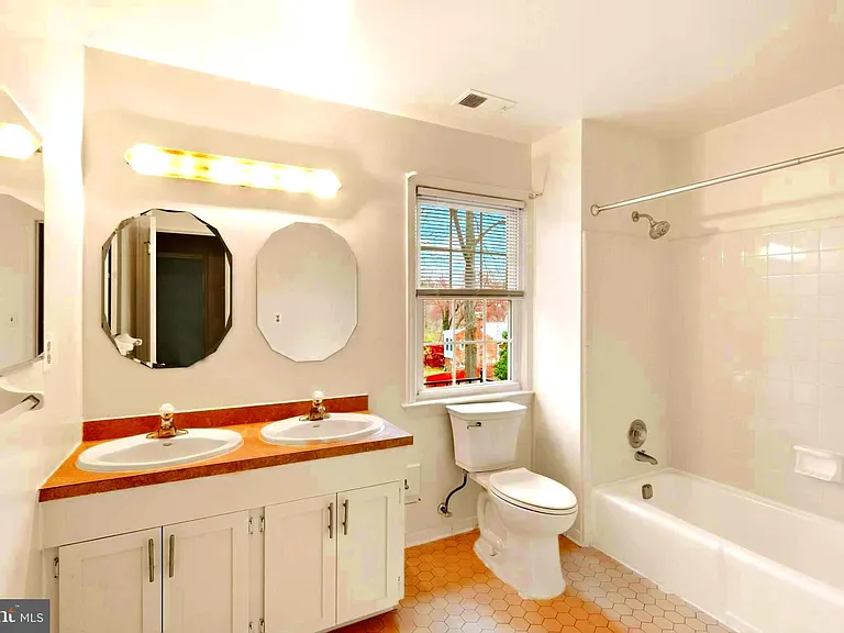7109 Davis Ct — Photo 35