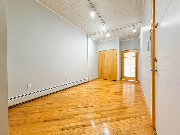 402 Grand St #3N — Photo 8