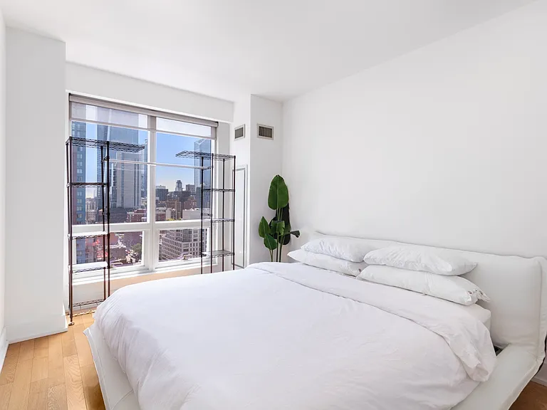 350 W 42nd St #19K — Photo 7