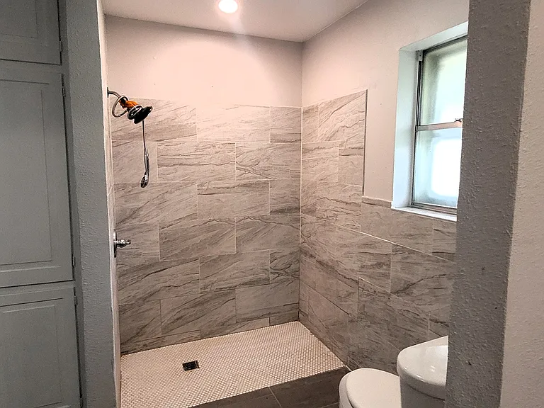 204 Overhill Dr — Photo 8