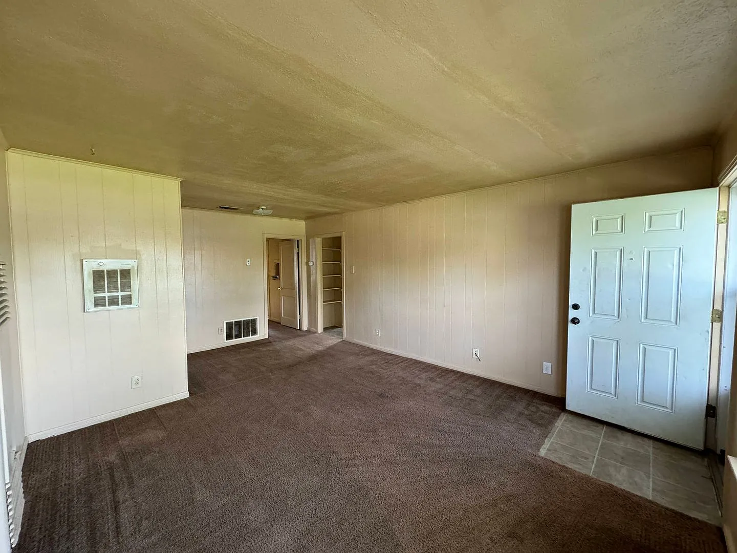 722 Sutton Dr — Photo 4