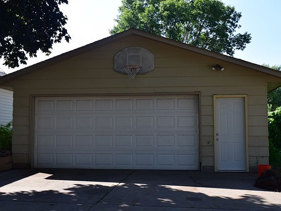 Detached 2 Car Garage