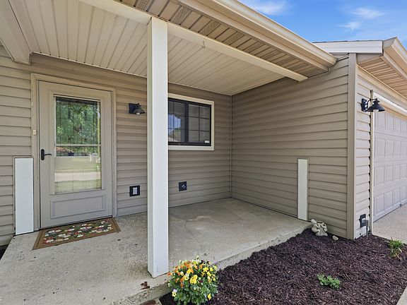 4th image of 235 Meadow Glen Dr