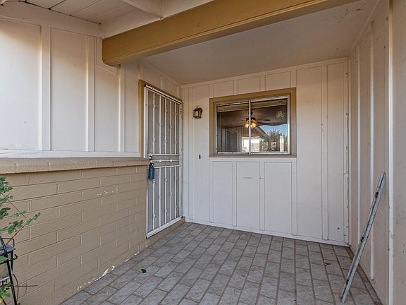 2nd image of 4027 W Orangewood Ave