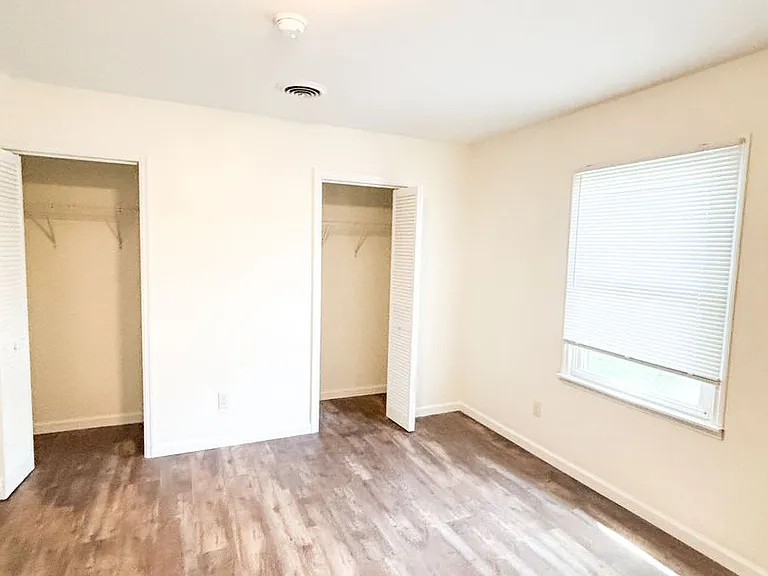 512 W Maple St — Photo 6
