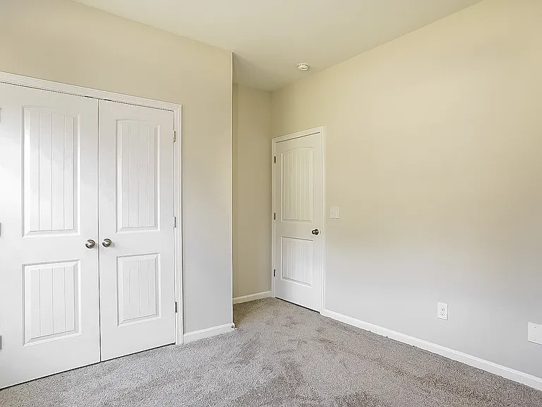 224 Bainbridge Dr — Photo 15