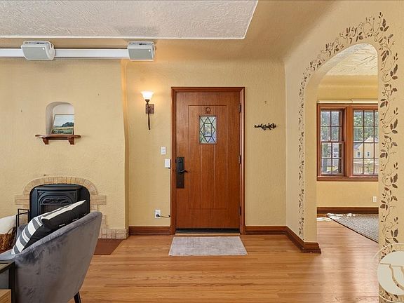 5th image of 2328 Elm St