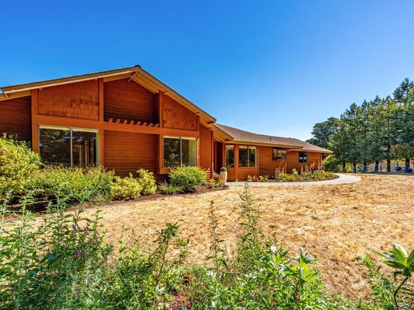 8962 Cypress Ave, Cotati, CA 94931