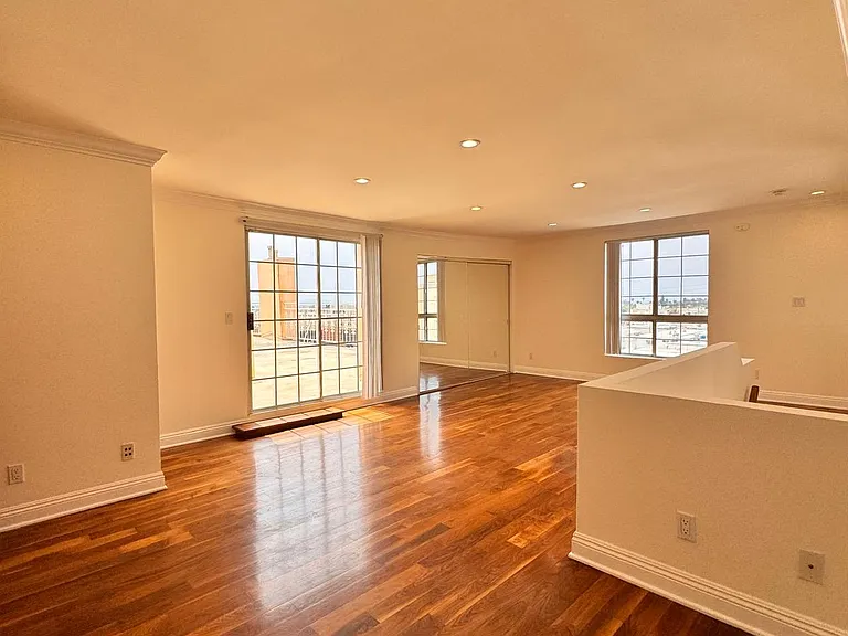 11812 Gorham Ave #Penthouse 1 — Photo 15