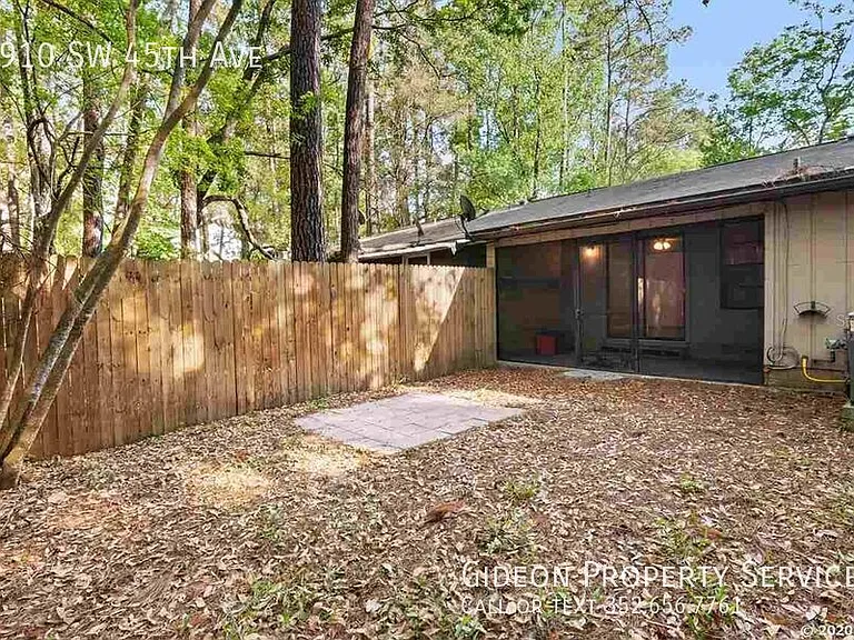 6910 SW 45th Ave — Photo 11