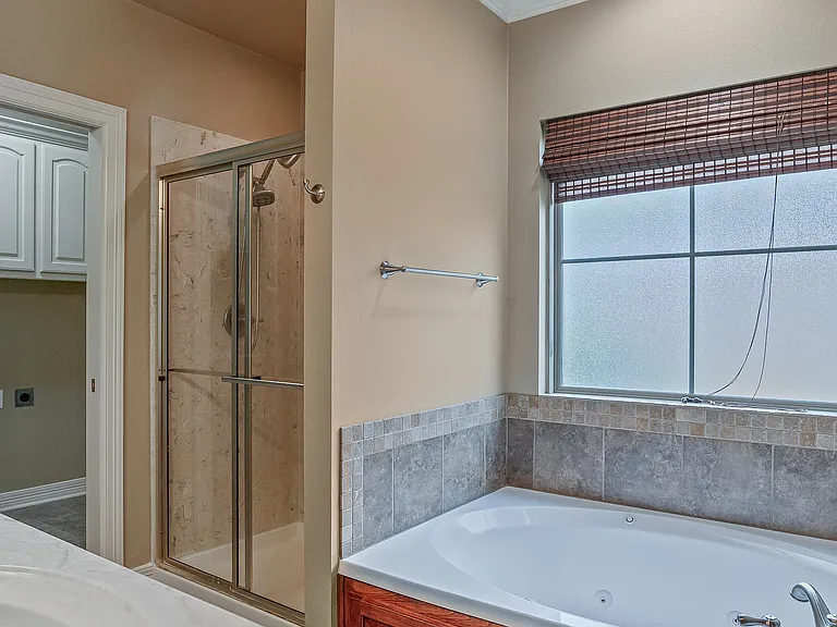 713 Saint Martin Ln — Photo 18