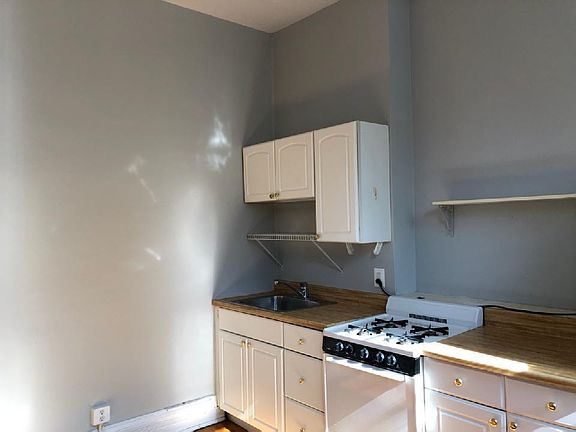 3rd image of 2215 N Dayton St #1R