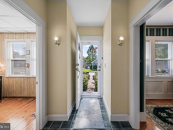 5th image of 2518 Taylor Ave