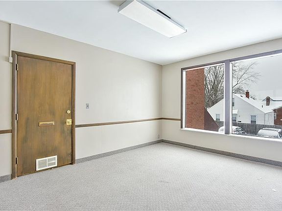 3rd image of 6960 Market St Ste 3