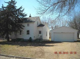 115 N West Ave, Madison, SD 57042