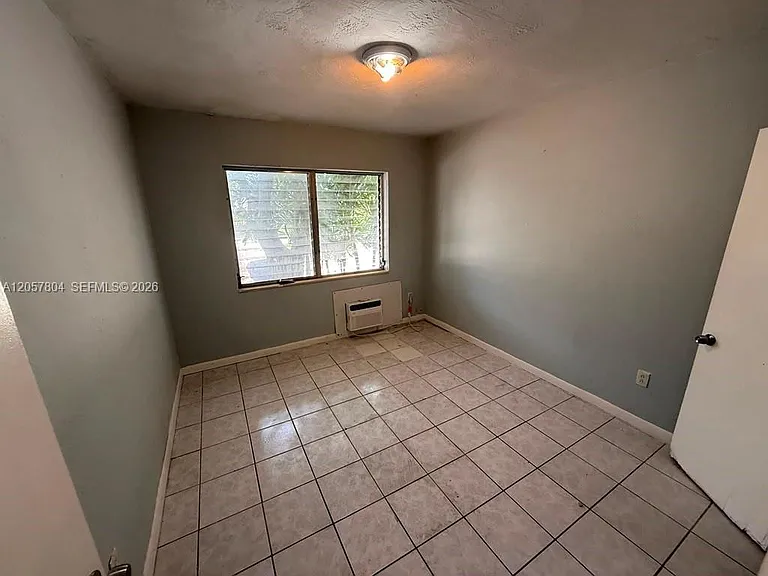 3129 SW 9th St #2 — Photo 4