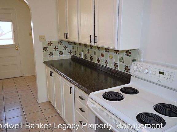 5th image of 316 1/2 Monroe St NE