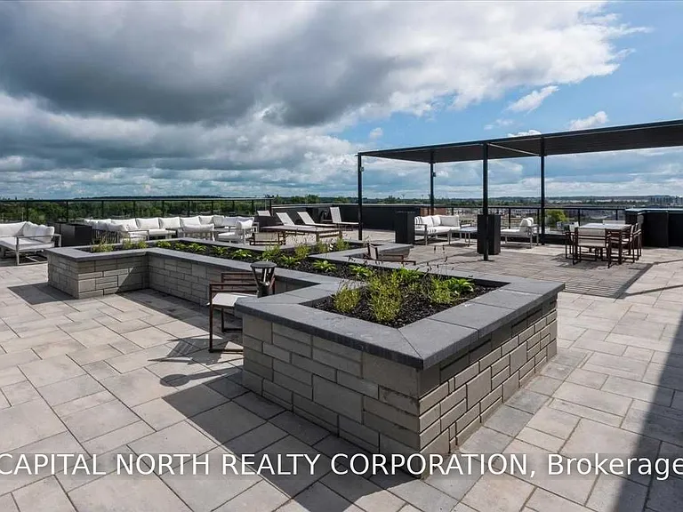 681 Yonge St #616 — Photo 22