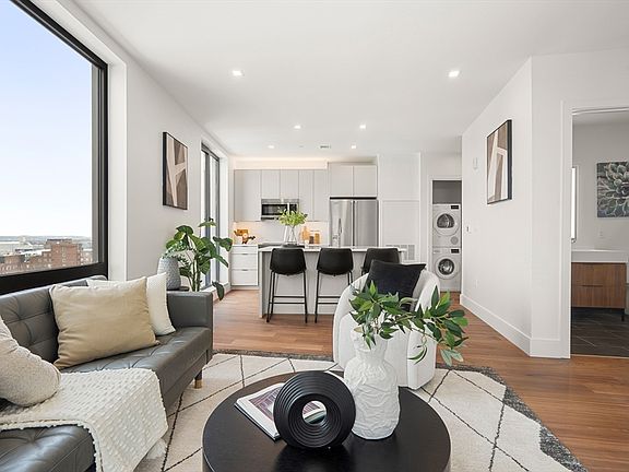 3rd image of 1515 Commonwealth Ave #402