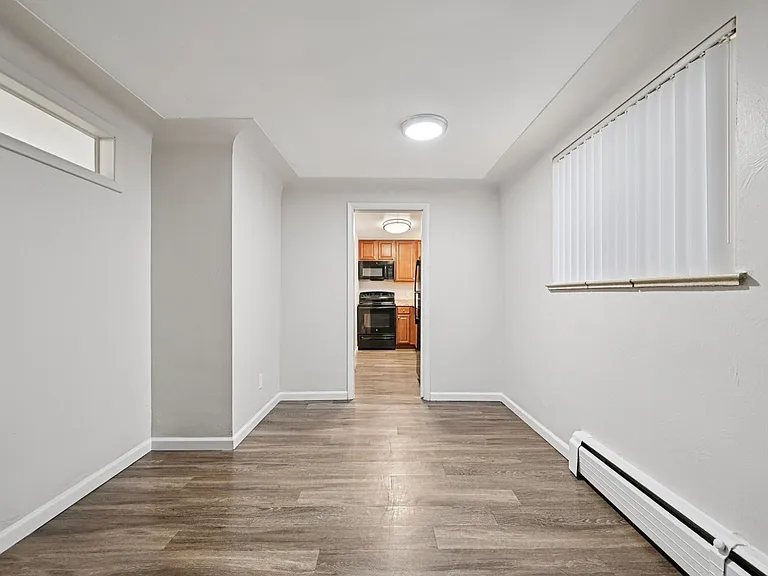 Dahlia Apartments — Photo 7
