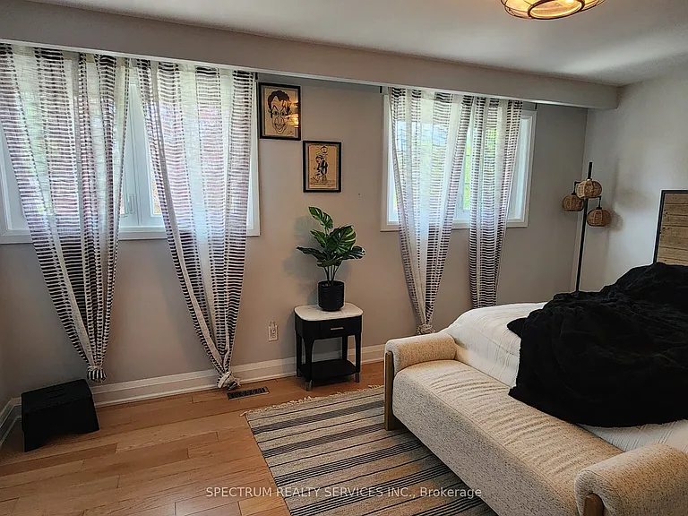 8 Munford Cres — Photo 13