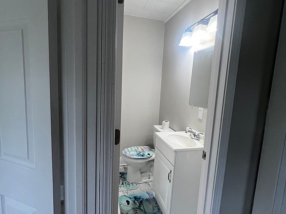 4th image of 309 W Bingham St