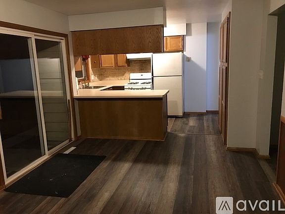 5th image of 323 N Grandview Blvd #2