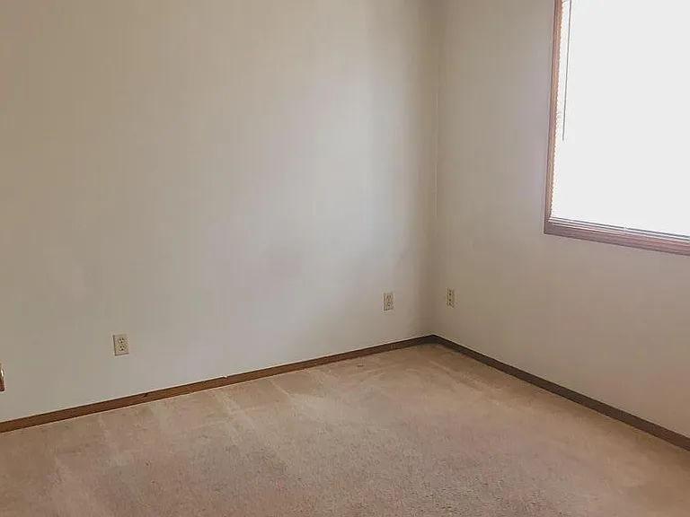 406 W Mill St #3 — Photo 12