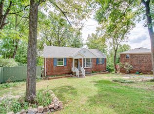 2827 Hillside Dr, Nashville, TN 37212