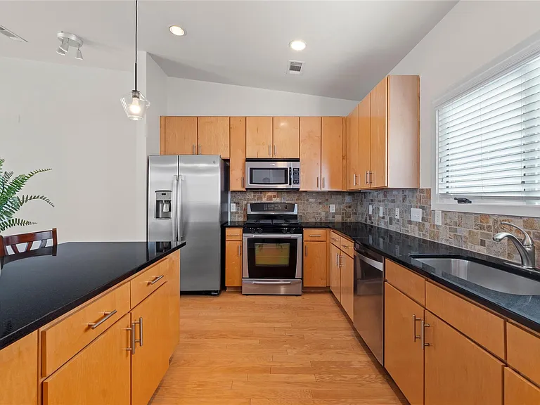 1702 S Lamar Blvd #9 — Photo 4