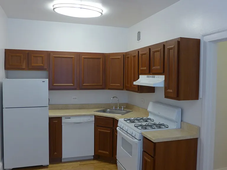 Lamon Courts Apartments — Photo 36