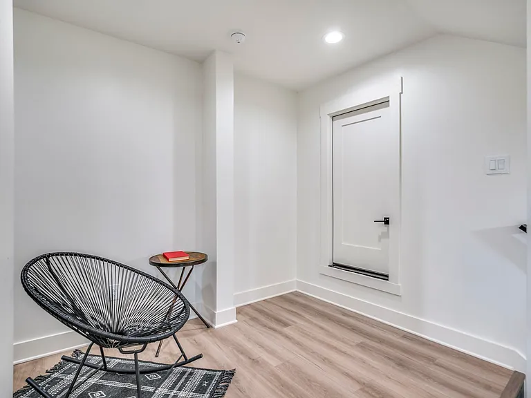 585 N Scenic Hills Ct — Photo 4