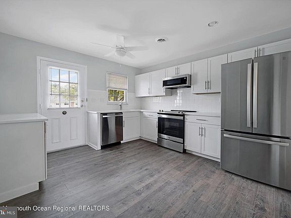 3rd image of 138 Buckingham Dr